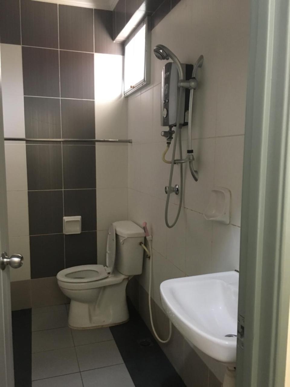 Hotel Morning Glory Кудат Екстериор снимка